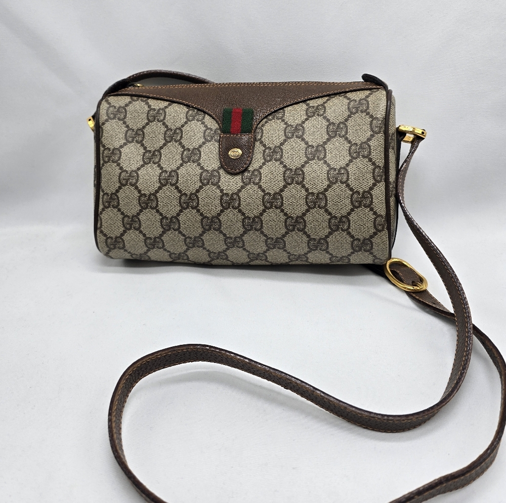 Vintage Gucci sling bag